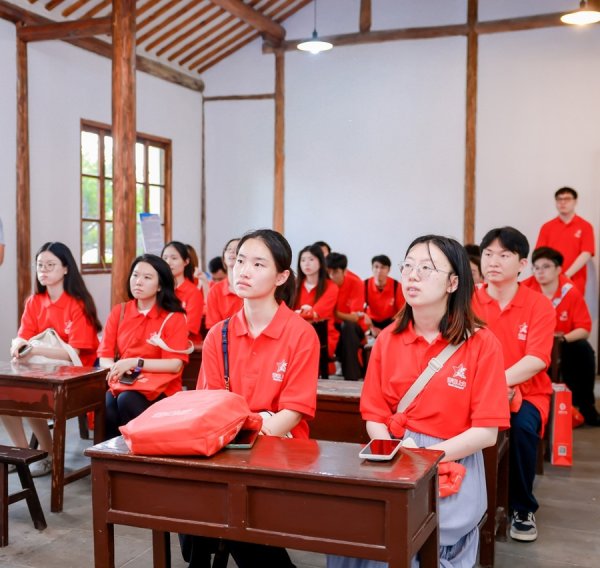 驰牛配资 “光荣之城 青年行”2025年上海青少年红色大寻访活动来了！