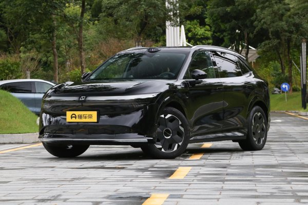 国客信配 起售价22.99万, 采用纯电动力, 一款值得拥有的豪华五座SUV