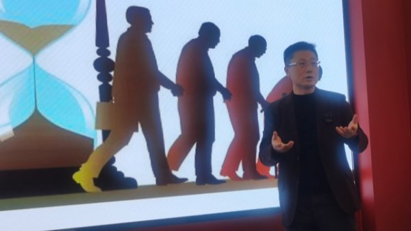 通弘网 这位患有20年糖尿病的三甲医院骨科主任，怎么跟天天注射胰岛素“说不”？